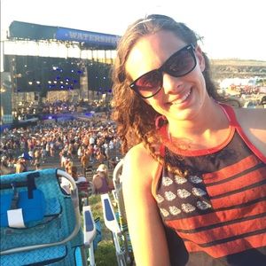 Meet your Posher, Nicole